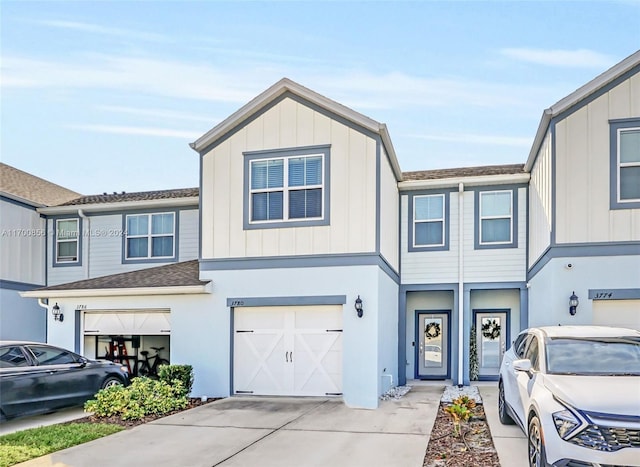 townhome / multi-family property featuring a garage