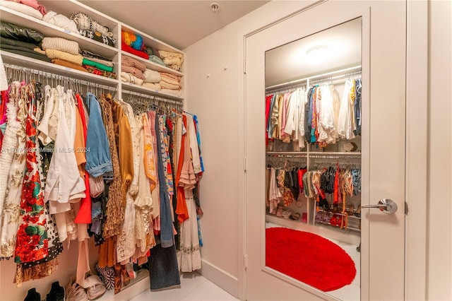 spacious closet featuring light tile patterned floors