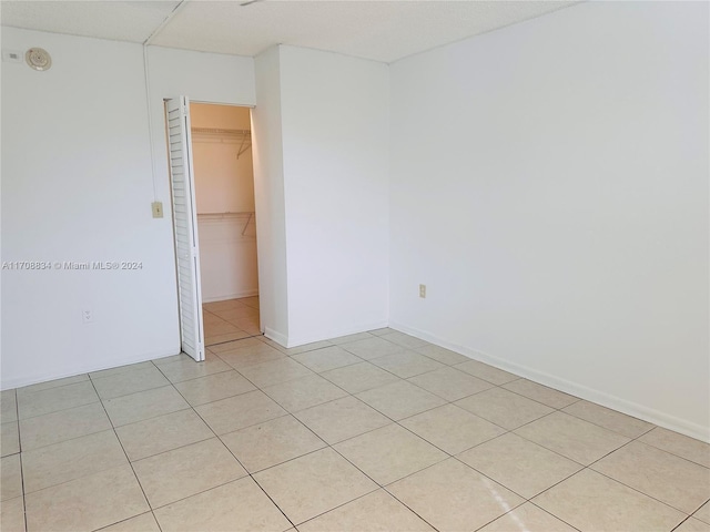 unfurnished room with light tile patterned floors