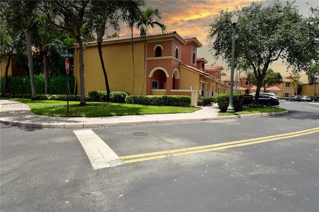 view of mediterranean / spanish-style home