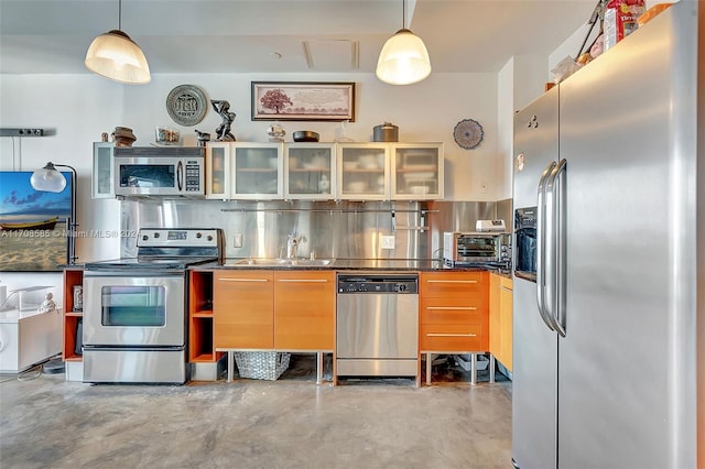 kitchen featuring tasteful backsplash, hanging light fixtures, stainless steel appliances, and sink