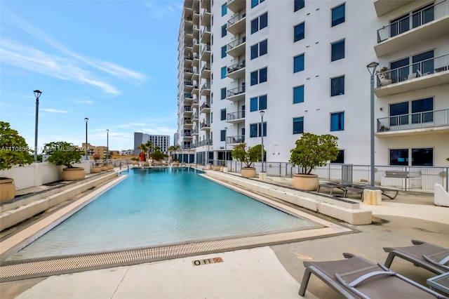 view of swimming pool