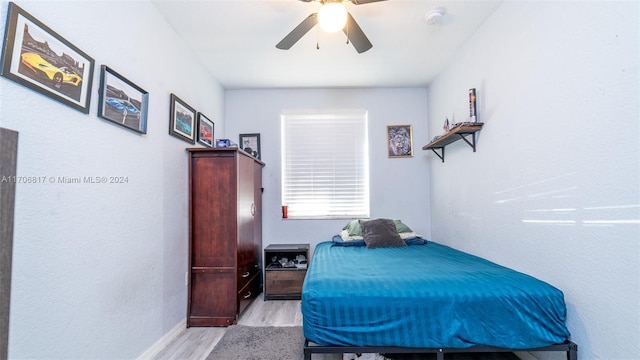 bedroom featuring light hardwood / wood-style floors and ceiling fan