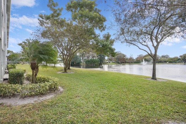 view of yard featuring a water view