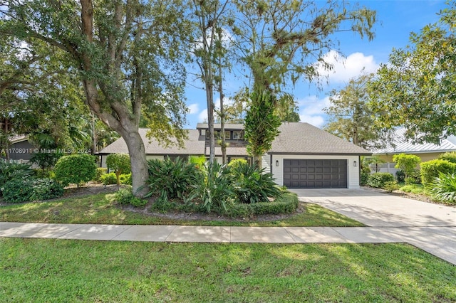 view of front of home featuring a garage and a front yard