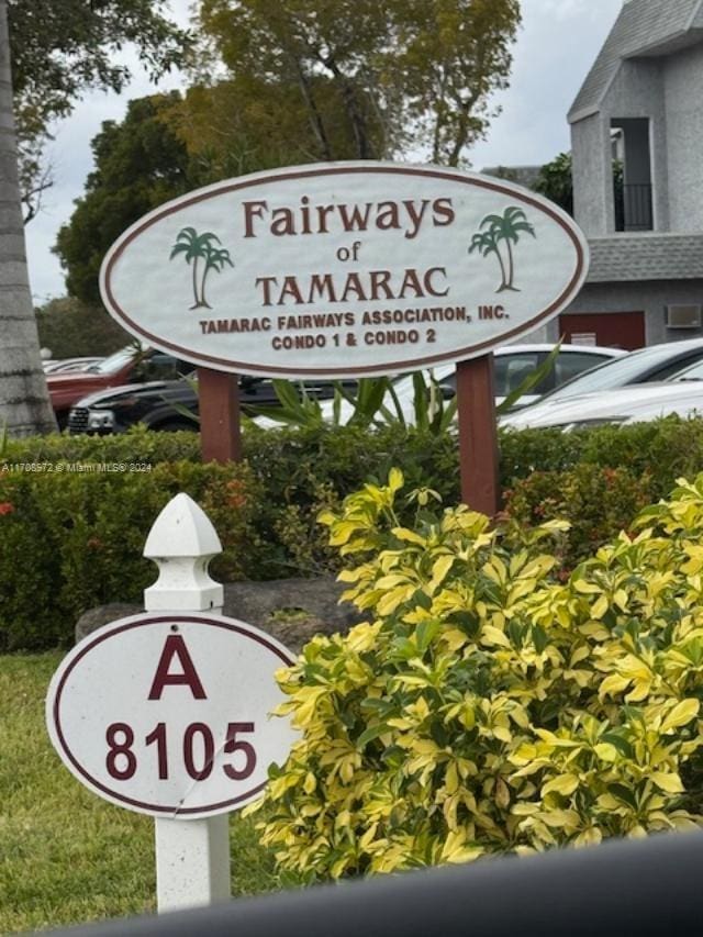 view of community / neighborhood sign