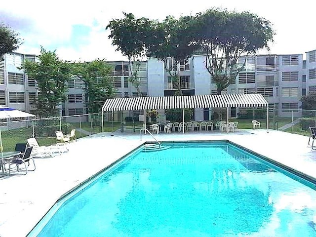 view of swimming pool