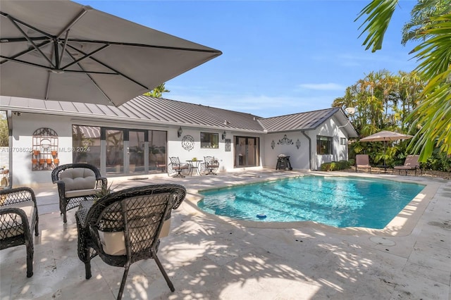 view of swimming pool featuring a patio