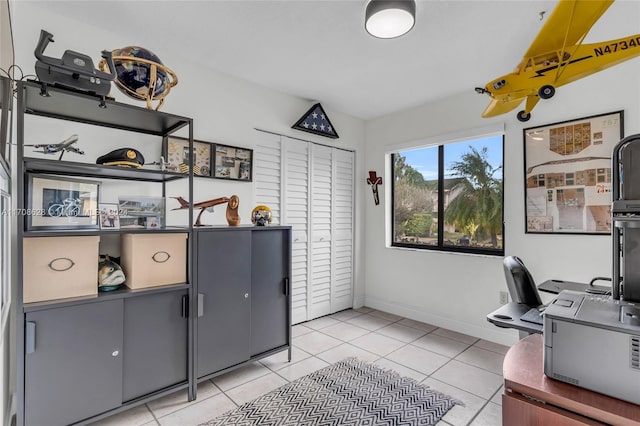 laundry room with separate washer and dryer, a textured ceiling, and hardwood / wood-style flooring