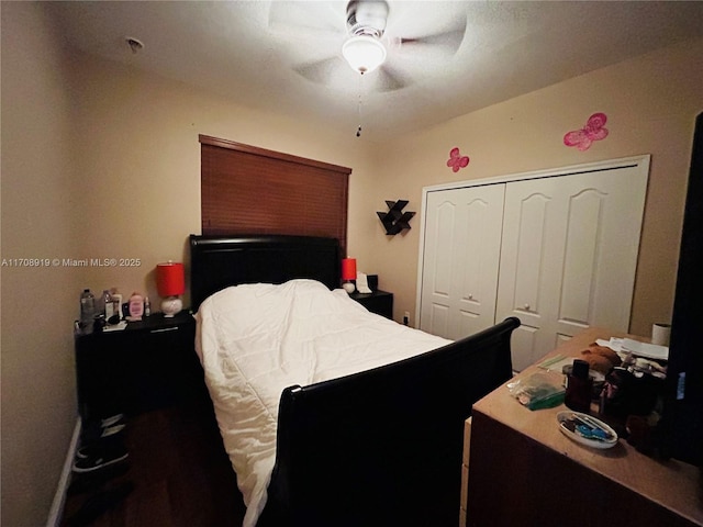 bedroom with a ceiling fan and a closet