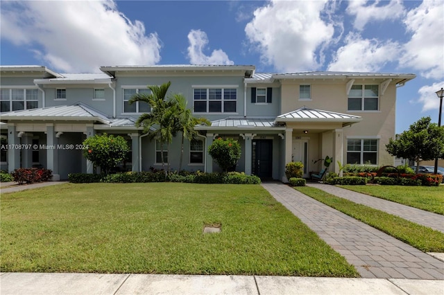 view of front facade featuring a front lawn