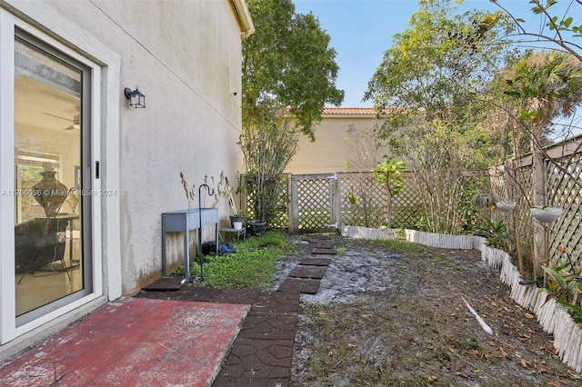 view of yard featuring a patio area