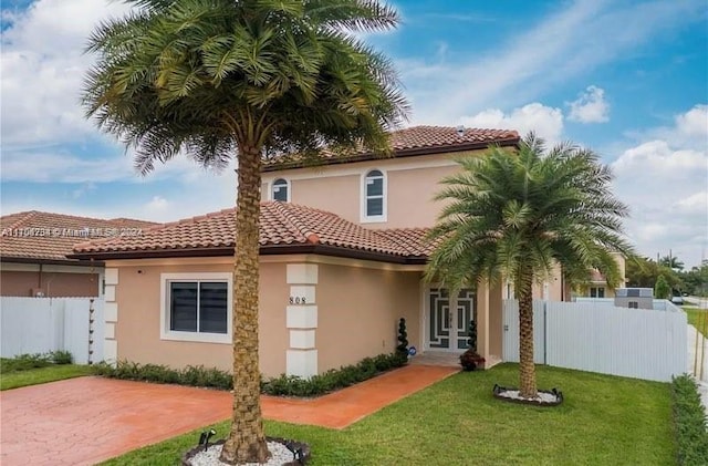 view of front of house featuring a front lawn