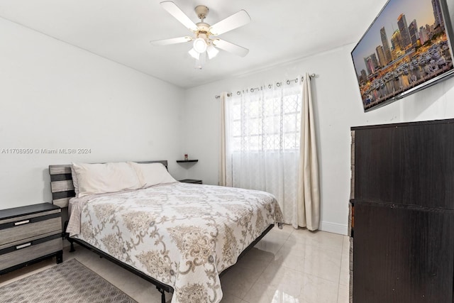 bedroom with ceiling fan