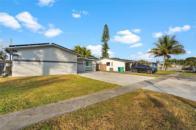 single story home featuring a front yard