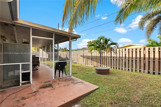 view of yard featuring a patio area