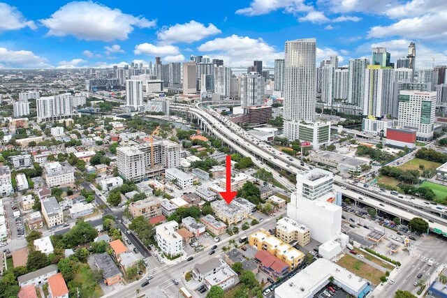 Listing photo 2 for 437 SW 7th St Unit 205, Miami FL 33130