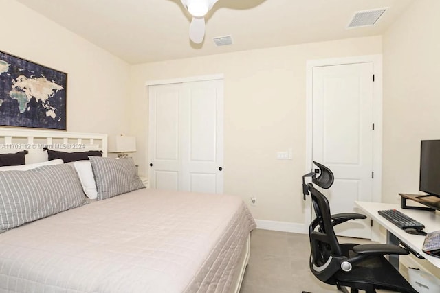 bedroom featuring ceiling fan and a closet