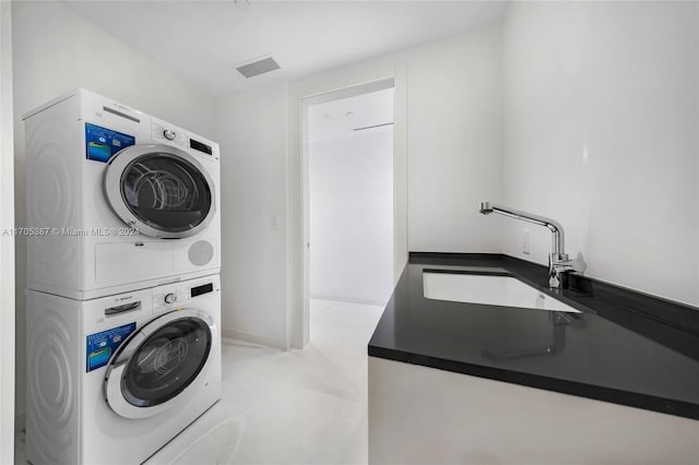 washroom with sink and stacked washer and clothes dryer