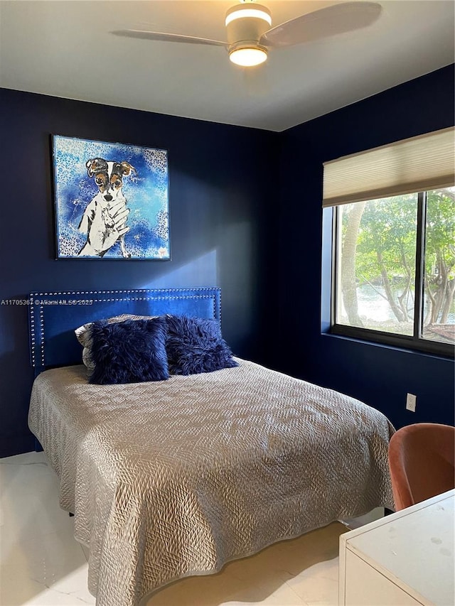 bedroom with ceiling fan