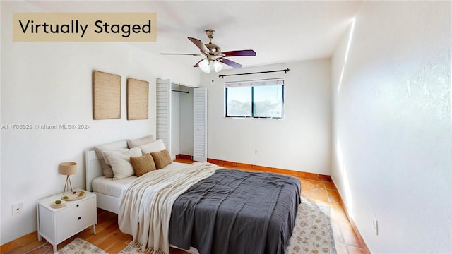 bedroom featuring light hardwood / wood-style floors and ceiling fan