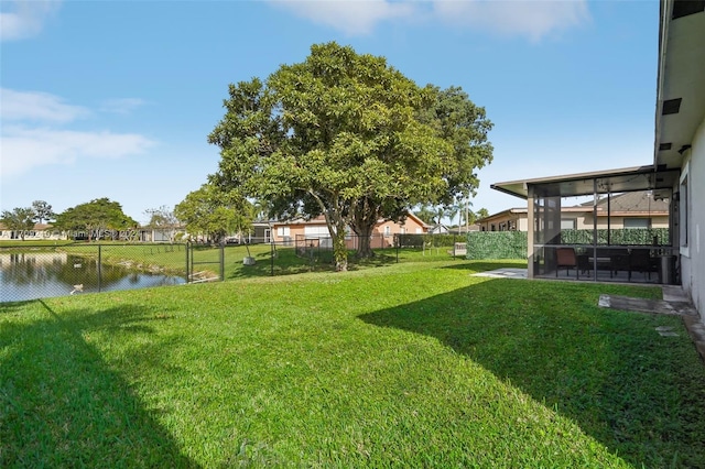 view of yard featuring a water view