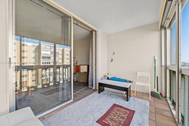421 NE 14th Ave Unit 405, Hallandale Beach, FL 33009 - view of sunroom / solarium