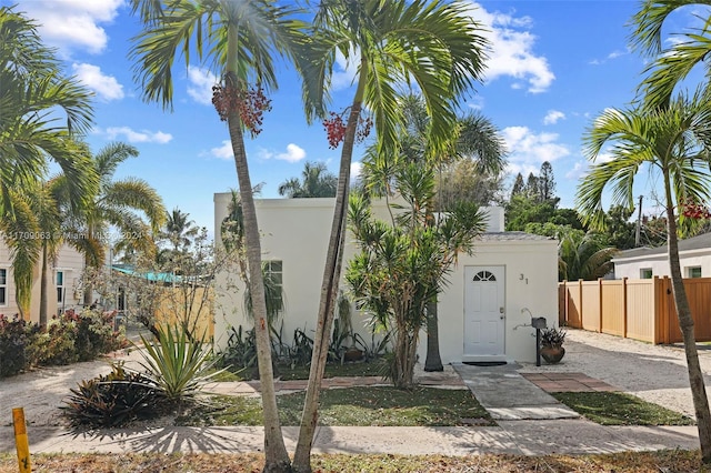 view of front of property