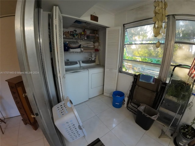 washroom featuring washer and clothes dryer and light tile patterned floors