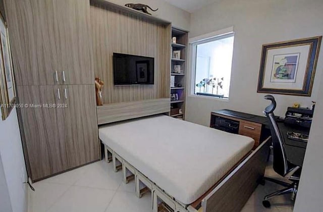 2020 N Bayshore Dr Unit 1008, Miami, FL 33137 - bedroom with a desk