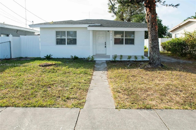 view of front facade with a front lawn