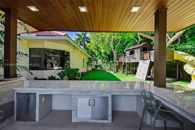 living room featuring a barn door