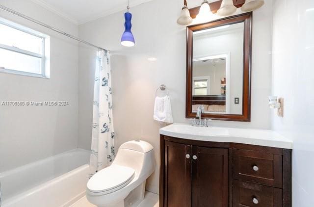 full bathroom with shower / bath combo with shower curtain, vanity, and toilet