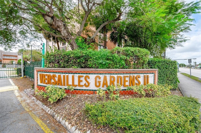 view of community / neighborhood sign