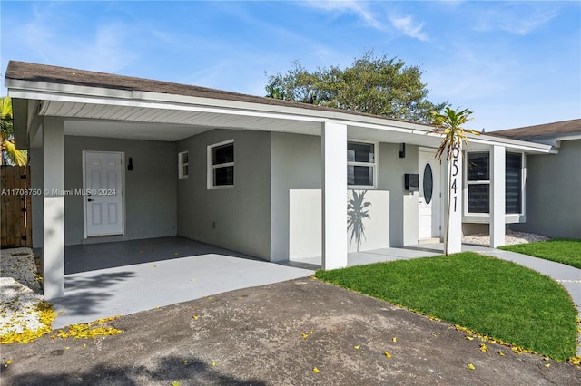 single story home featuring a carport