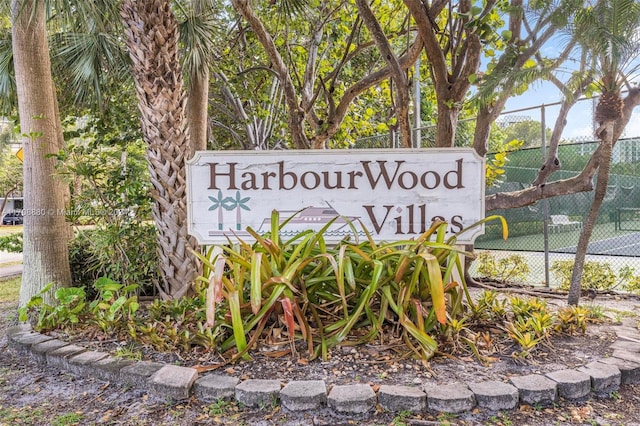 view of community / neighborhood sign