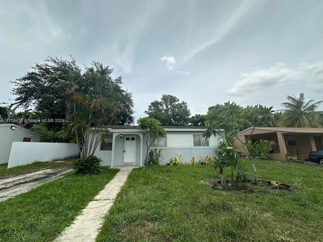 view of front of property with a front lawn