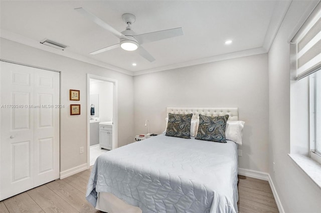 bedroom featuring ceiling fan, light hardwood / wood-style floors, crown molding, and a closet