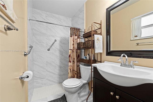 bathroom featuring a shower with curtain, vanity, and toilet