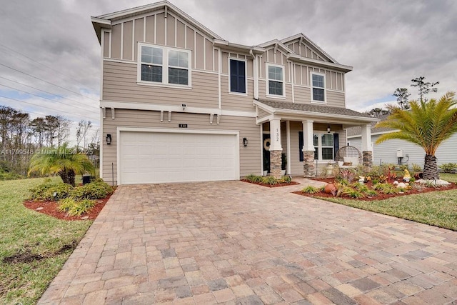 view of front of property featuring a front yard and a garage