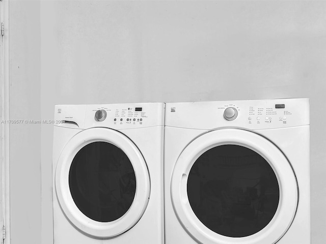 8910 NW 7th Ct, Pembroke Pines, FL 33024 - laundry room featuring washer and clothes dryer