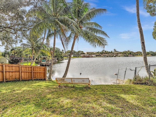 view of yard featuring a water view