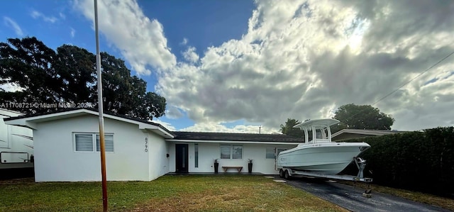 view of front facade with a front yard