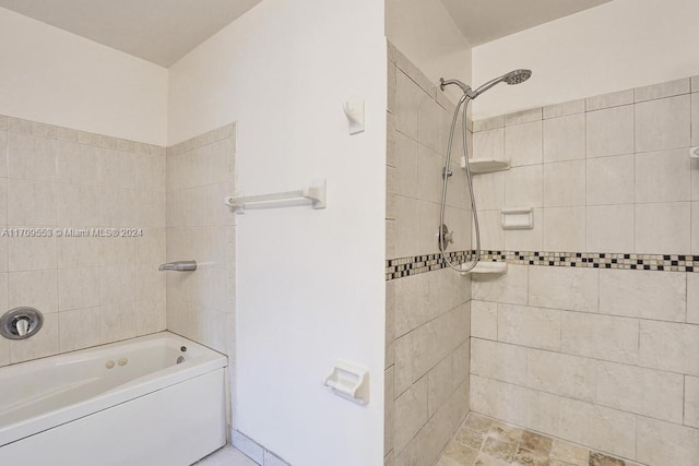 bathroom featuring tiled shower / bath