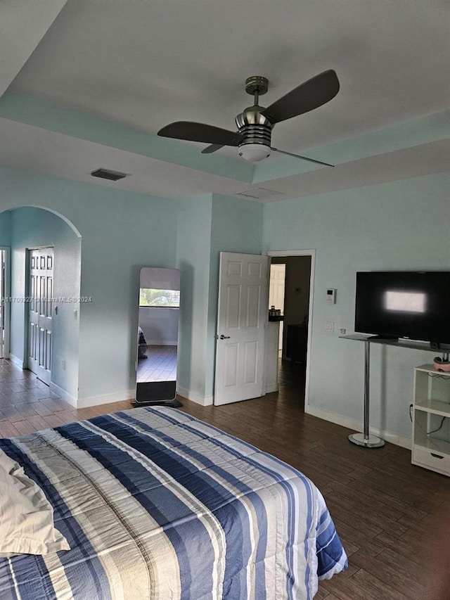 unfurnished bedroom featuring ceiling fan and dark hardwood / wood-style floors