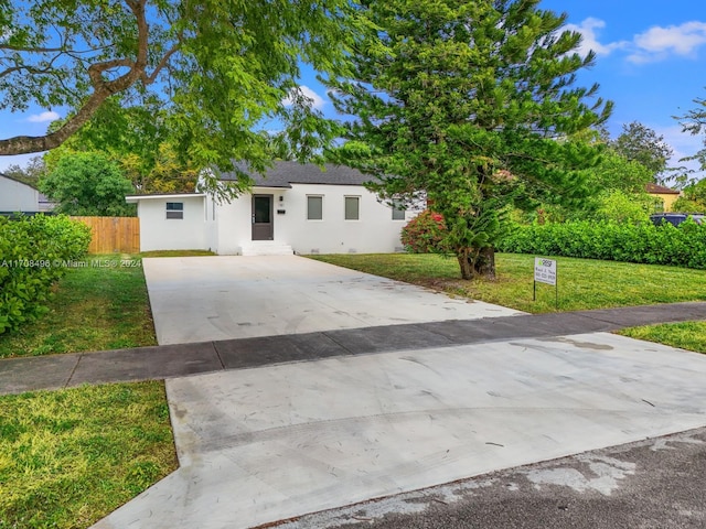 view of front of house with a front lawn