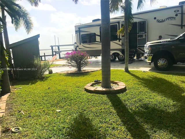 view of yard featuring a water view