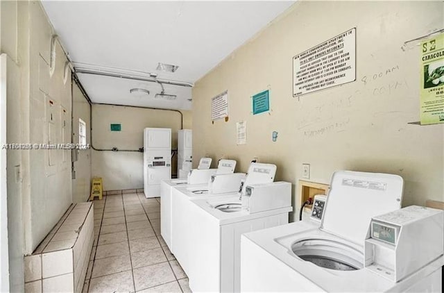 laundry room with light tile patterned flooring and washing machine and dryer