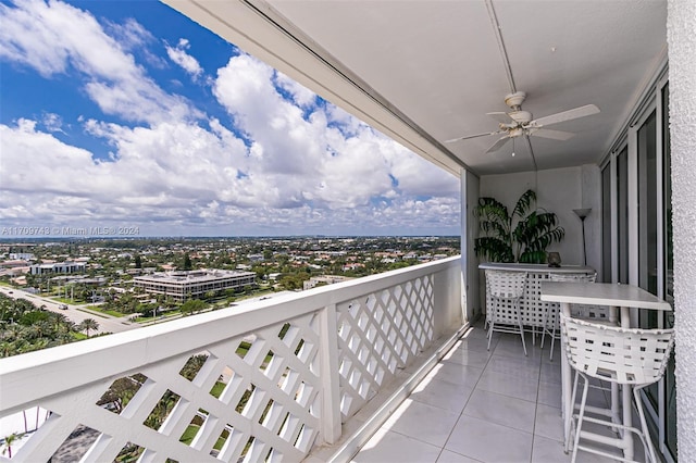 balcony featuring ceiling fan