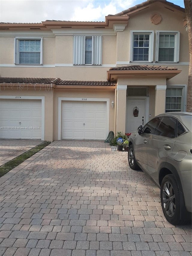 view of front of house featuring a garage